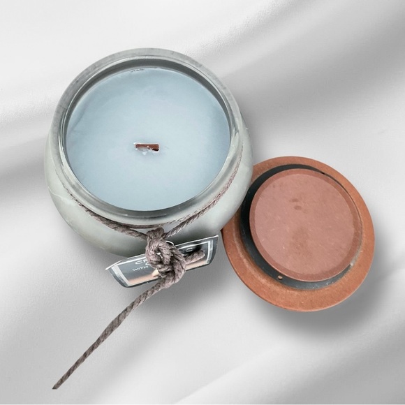 DW HOME Sandalwood Myrrh Crackling Candle with Wooden Wick 9.4oz NEW - Picture 2 of 3